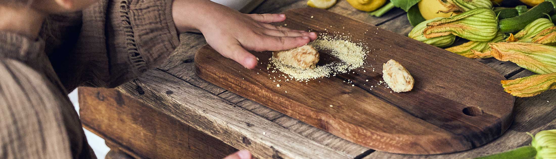 PLANCHES LES ESSENCES Planche à découper en chêne 36 x 30 cm