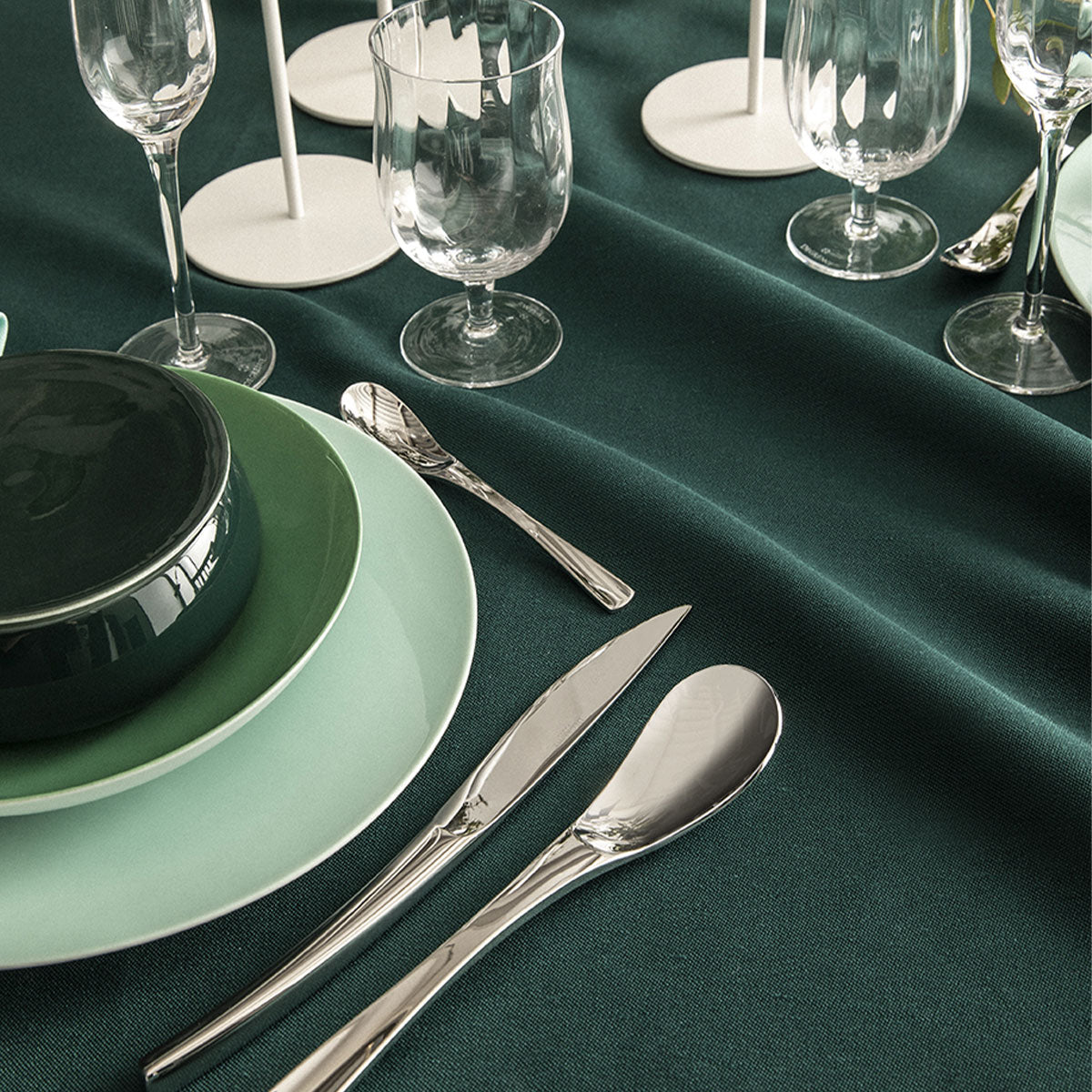 NUANCES COTON & LIN VERT EMERAUDE Nappe rectangulaire 180 x 250 cm