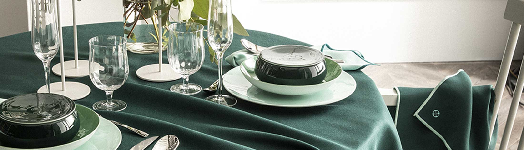 NUANCES COTON & LIN VERT EMERAUDE Nappe rectangulaire 180 x 250 cm