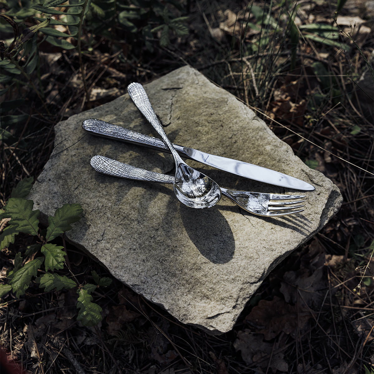 SUPERNATURE MIRROR FINISH  Cutlery set for 24 place settings solid handle serrated