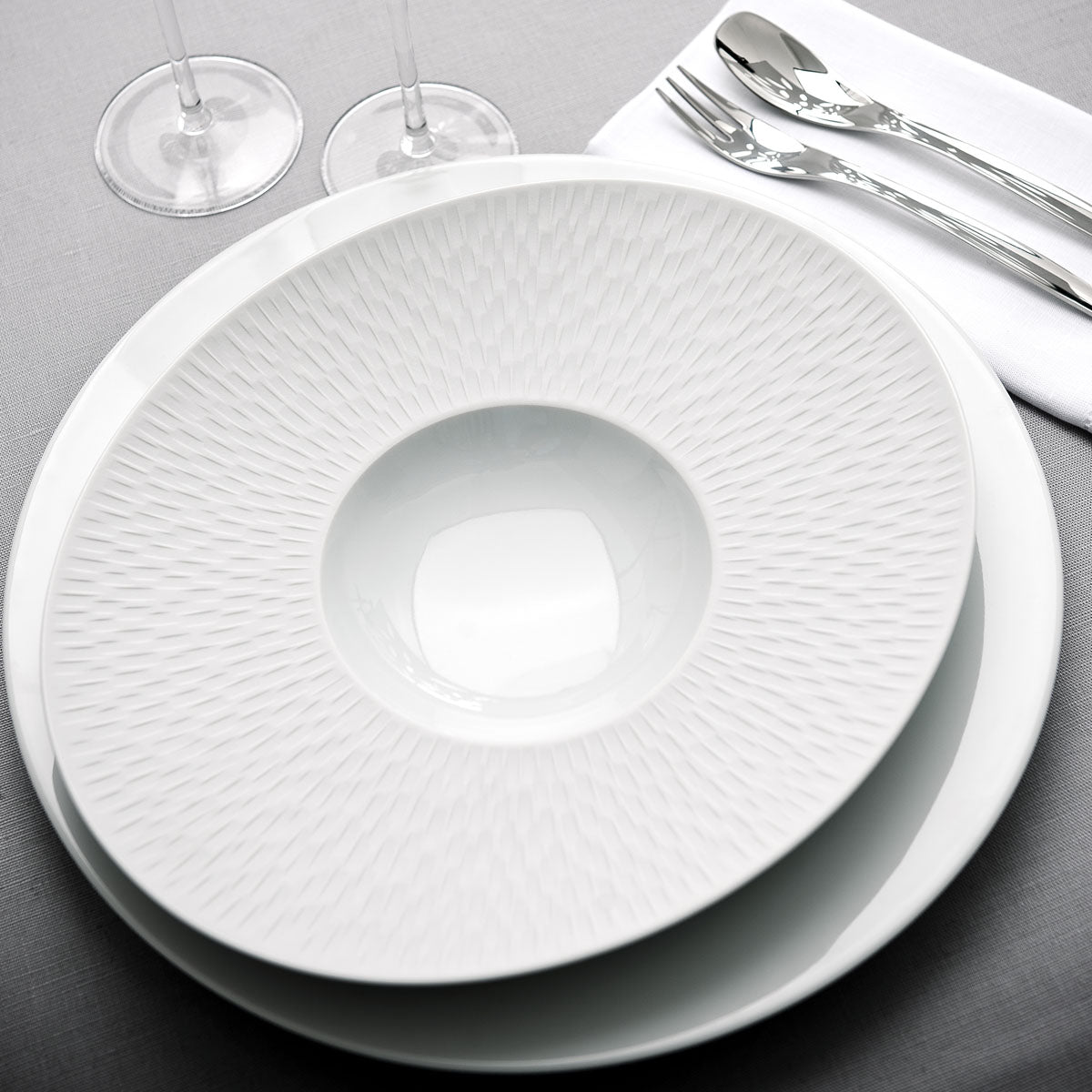 BOREAL SATIN BLANC Assiette gourmet ovale petit bassin 30 x 26 cm