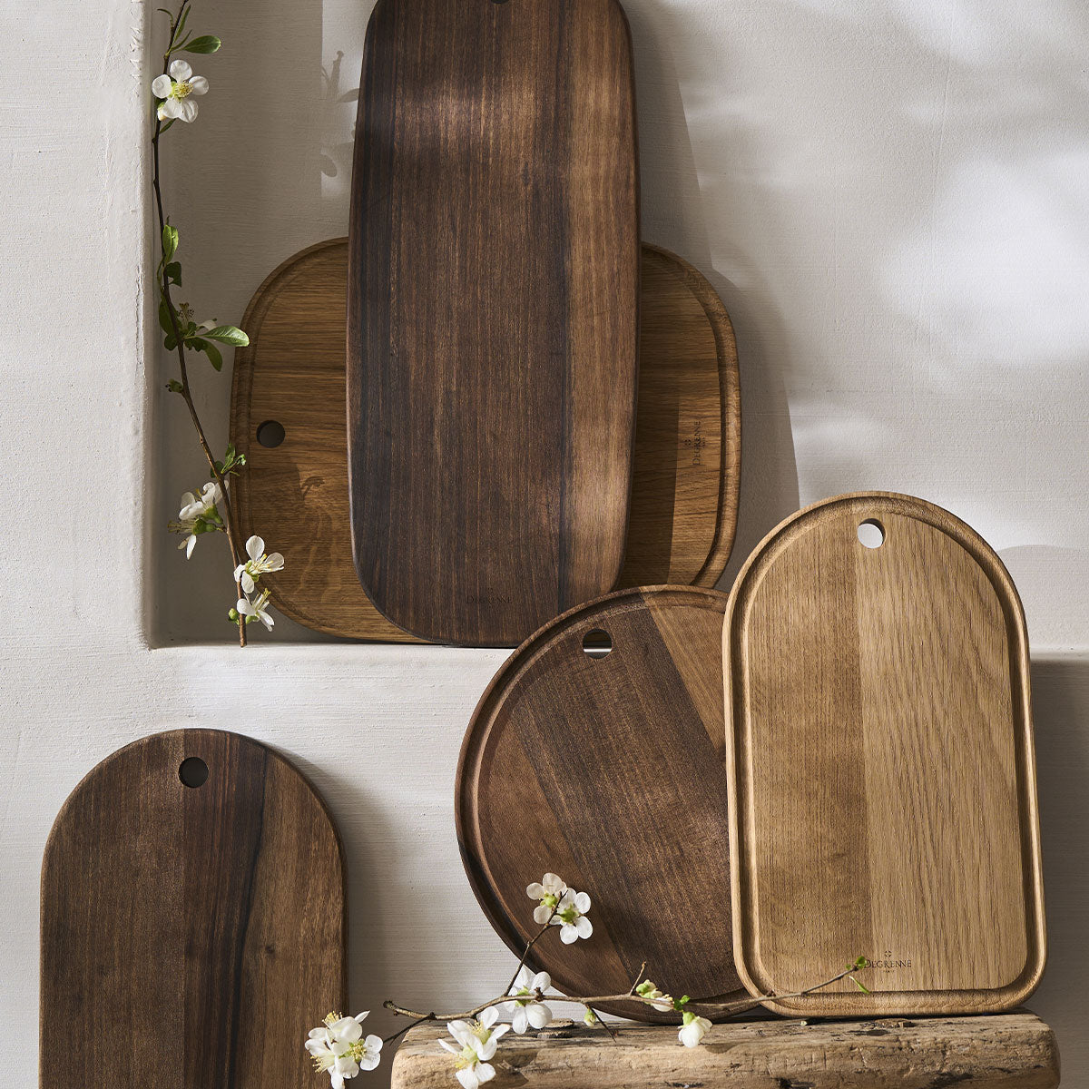 PLANCHES LES ESSENCES Planche à découper en noyer 50 x 21 cm