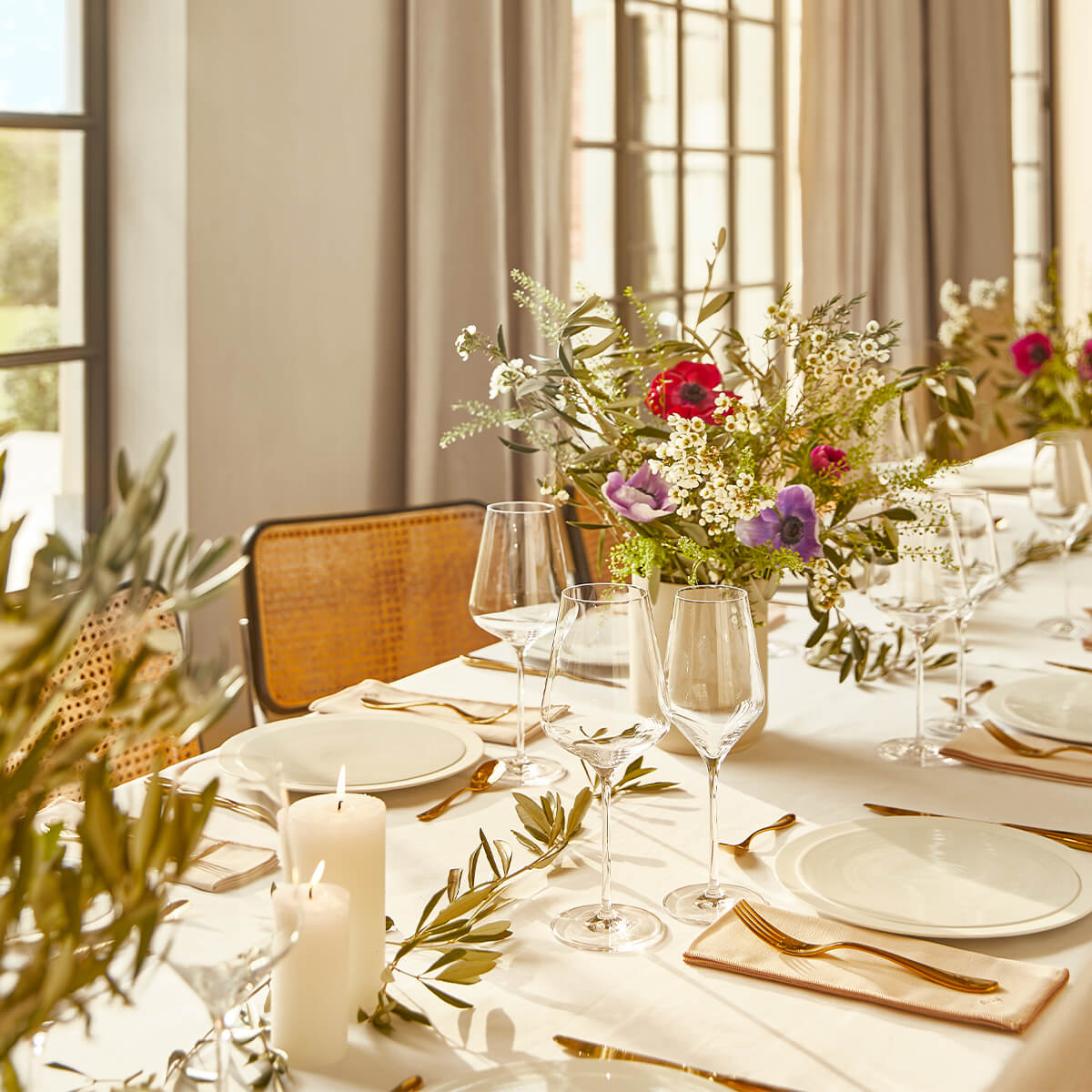 ONDE GOLD FINISH Cutlery set for 24 place settings serrated straight blade