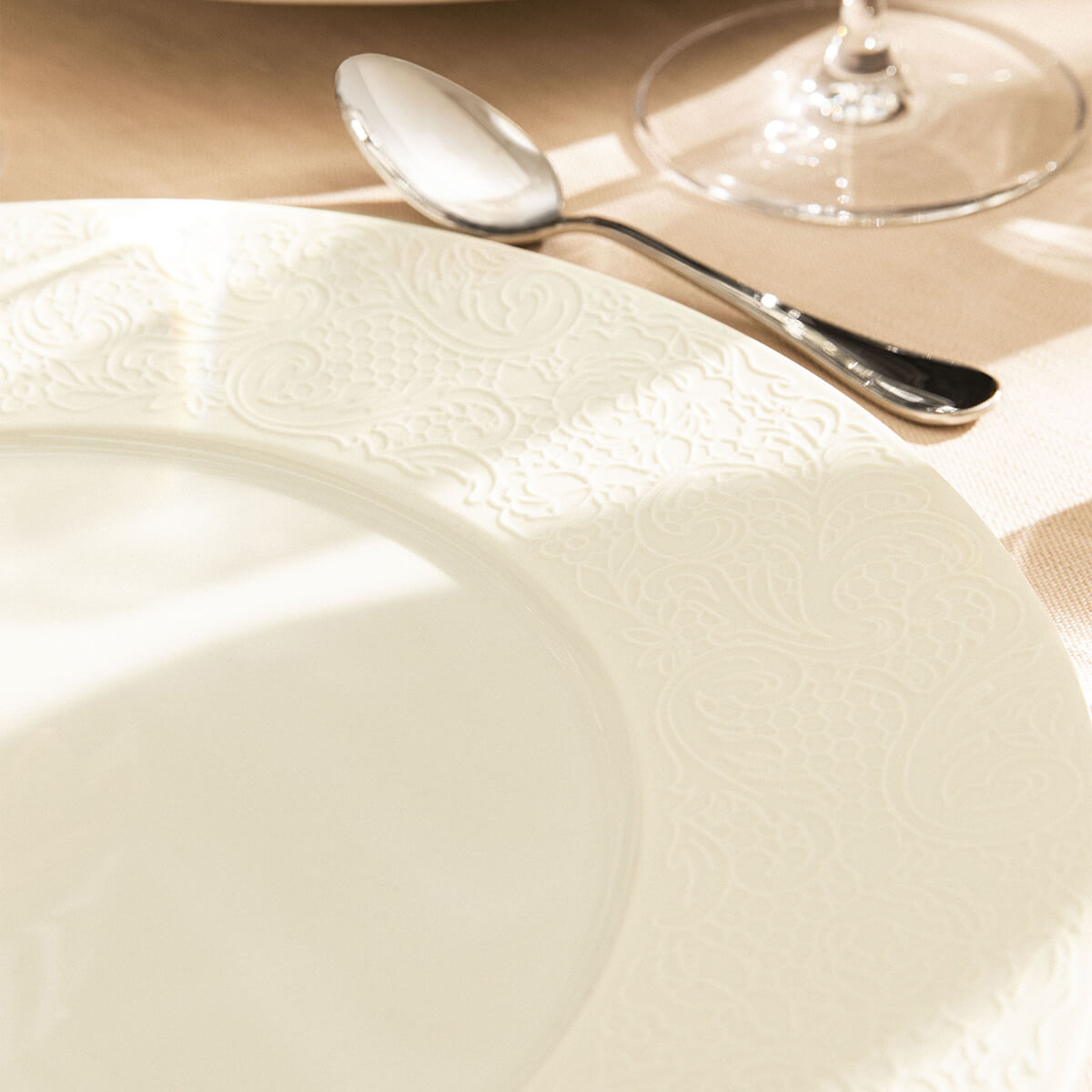 Image du produit: COLLECTION L COUTURE IVOIRE Assiette de présentation 32 cm